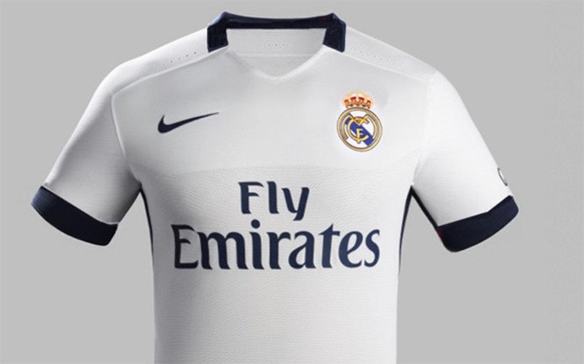 Oficialii grupării Real Madrid sunt deranjați de faptul că adidas a semnat un contract în valoare de 96 milioane euro cu Manchester United