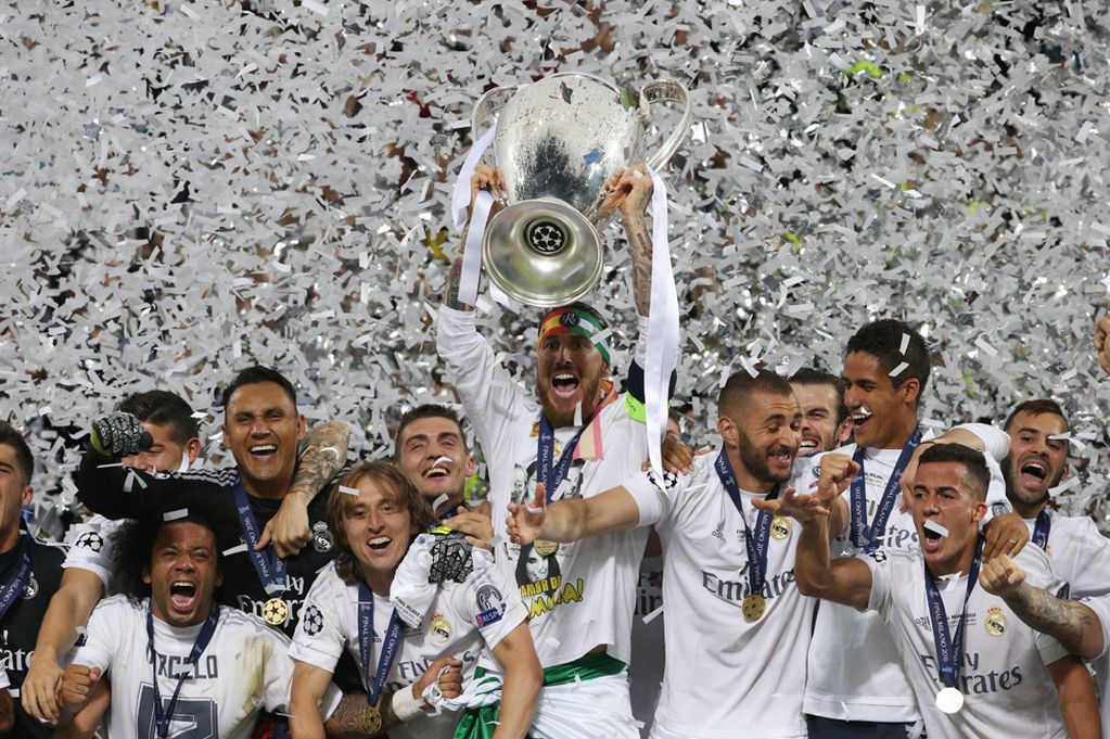 Real Madrid se află pe primul loc în topul cluburilor de fotbal cu cele mai mari venituri, cu încasări de 620 de milioane de euro pe anul 2015-2016